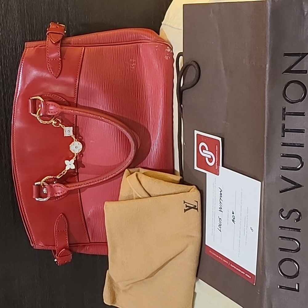 Authentic Louis Vuitton Epi Passy Gm